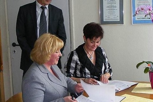 Deklaracje o współpracy pomiędzy szkolami z Kielc i Winnicy.jpg