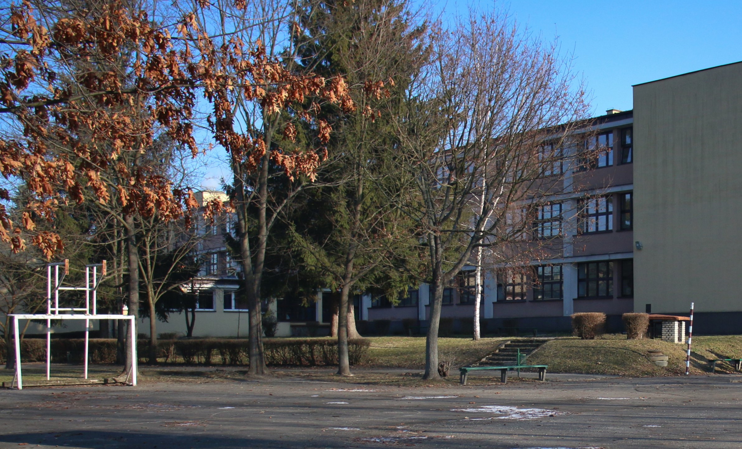 budynek pierwszego liceum ogólnokształcącego im. S. Żeromskiego w Kielcach