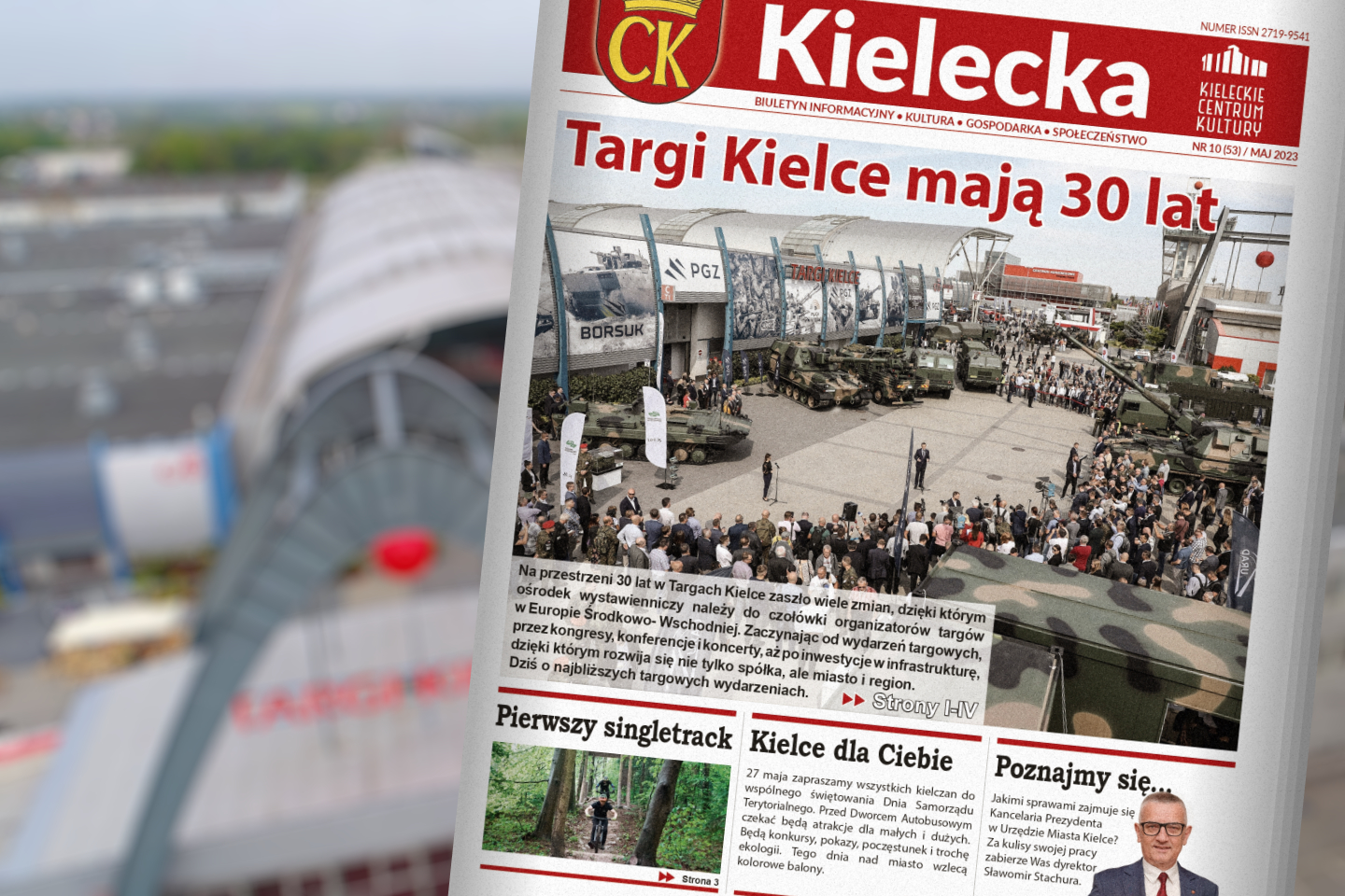 Grafika z pierwszą stroną biuletynu "Kielecka" na tle zdjęcia Targów Kielce