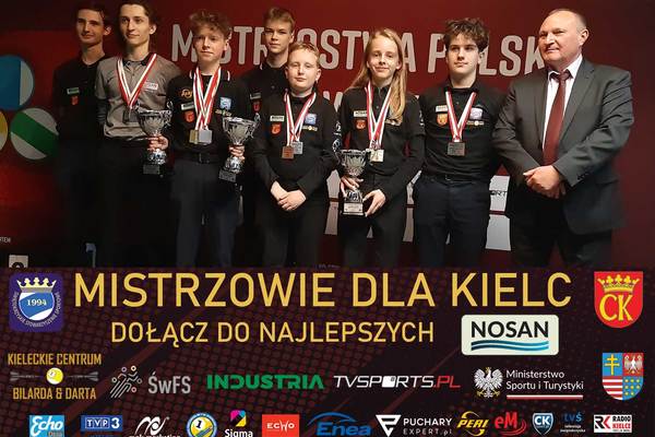 Zawodniczki i zawodnicy NOSANU Kielce, grafika z napisem Mistrzowie dla Kielc oraz logotypu partnerów i sponsorów