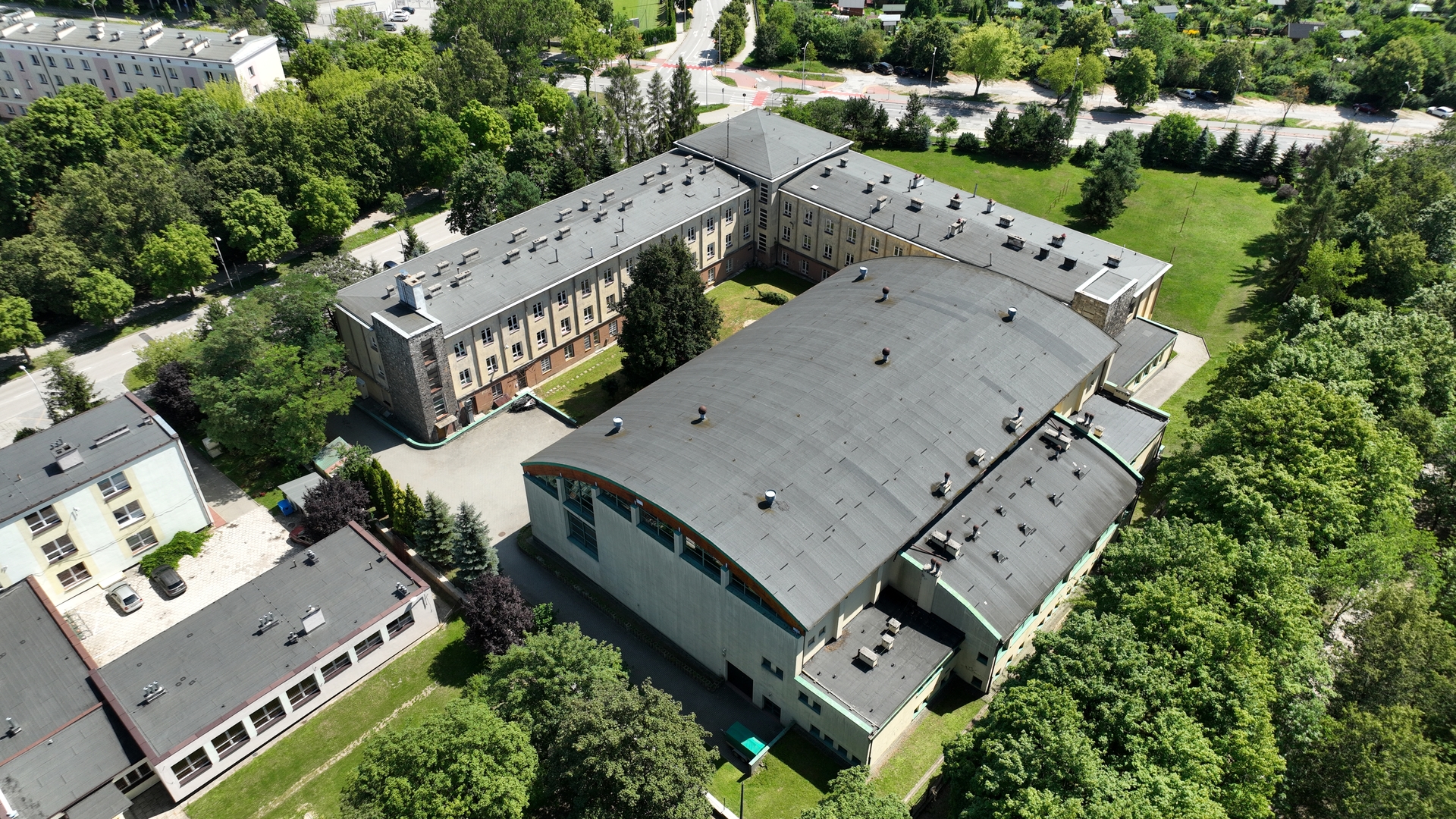 Budynki Liceum Ogólnokształcącego im. J. Słowackiego w Kielcach z lotu ptaka