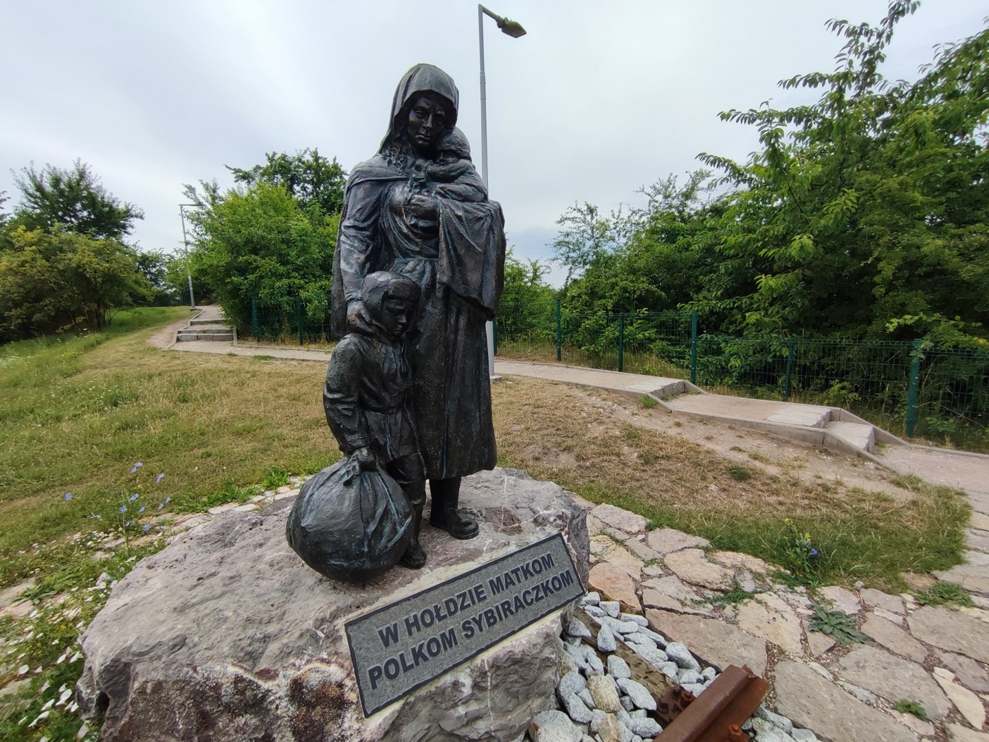 Pomnik Matki Polki Sybiraczki w Kielcach.jpg
