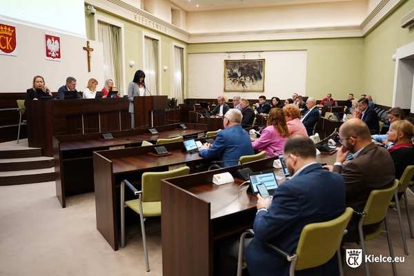 Kieleccy radni podczas obrad Rady Miasta Kielce