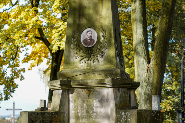 Zabytkowy nagrobek na Cmentarzu Starym w Kielcach