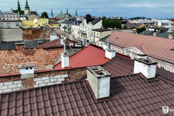 Dachy budynków w centrum Kielc