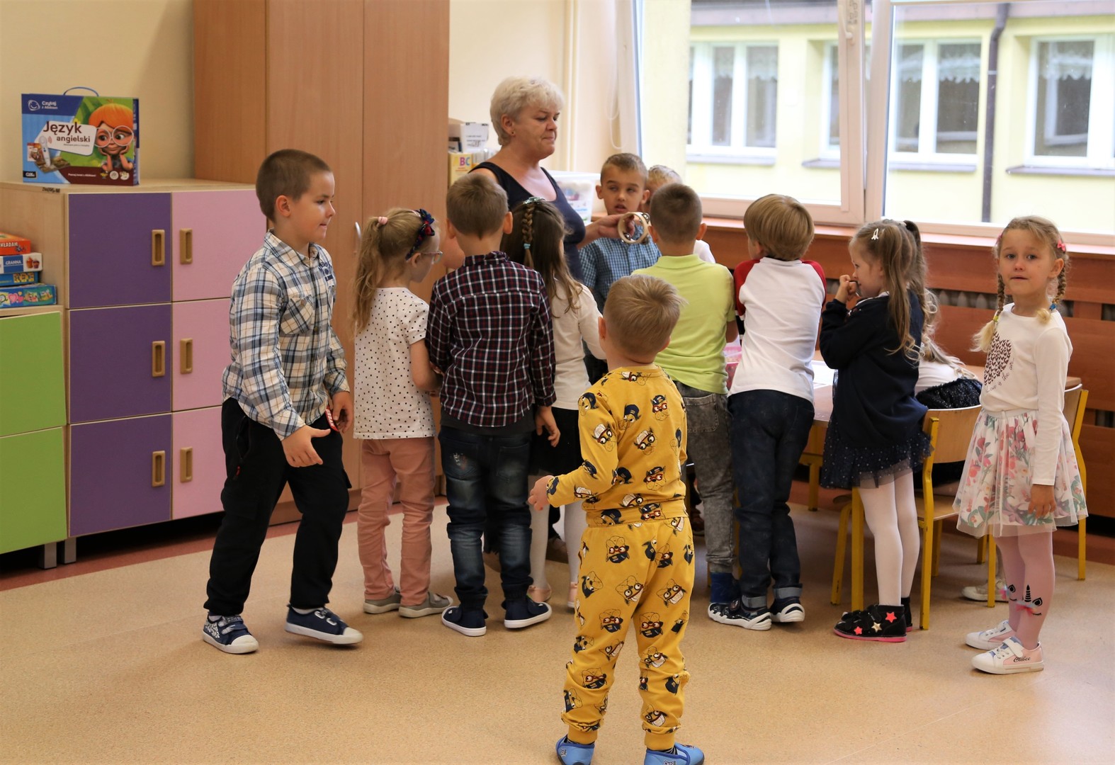 przedszkolaki podczas zabawy