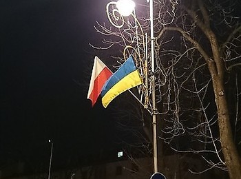 Polskie i ukraińskie flagi w Kielcach2.jpg
