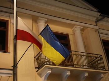 Polskie i ukraińskie flagi w Kielcach5.jpg