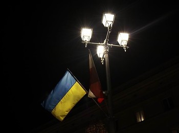 Polskie i ukraińskie flagi w Kielcach6.jpg