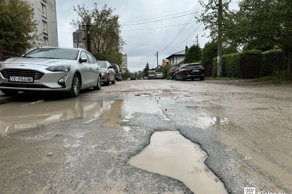 dziura na ulicy Młodej w Kielcach