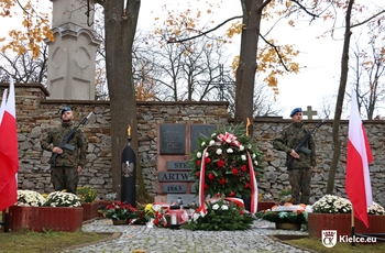 Grób Stefana Artwińskiego z wieńcami