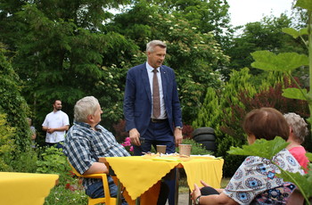 Spotkanie w ogrodzie Klubu Seniora Kostki