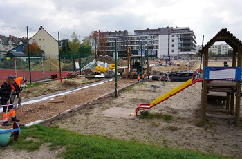 Trwa budowa boisk przy szkołach