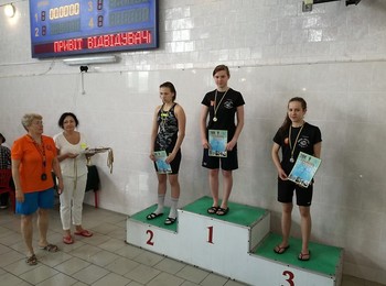 Kieleccy pływacy na zawodach w Winnicy 1_2021-12-21_12:56:53.jpg