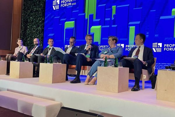 Property Forum 2022. Prezydent Kielc wziął udział w panelu dyskusyjnym na temat terenów inwestycyjnych.