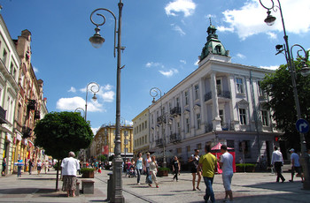 ul. Sienkiewicza - dawny, zabytkowy Hotel Wersal (po prawej)