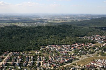 Góra Telegraf oraz osiedla na Bukówce z lotu ptaka